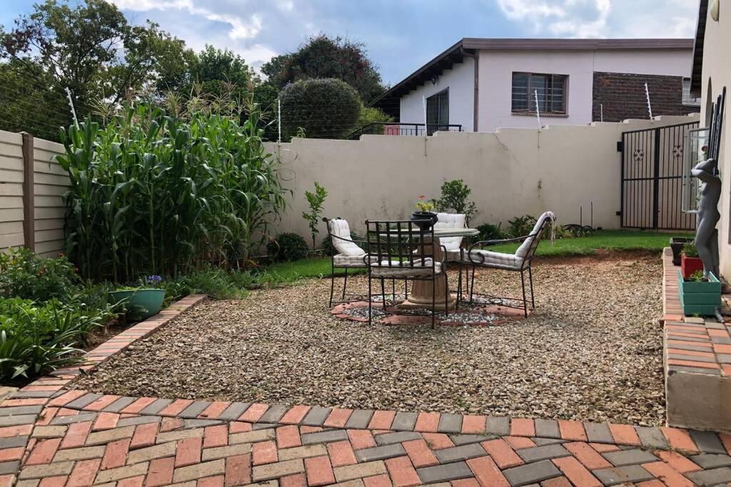 Cozy Guest Suite With Private Access Roodepoort Exterior photo